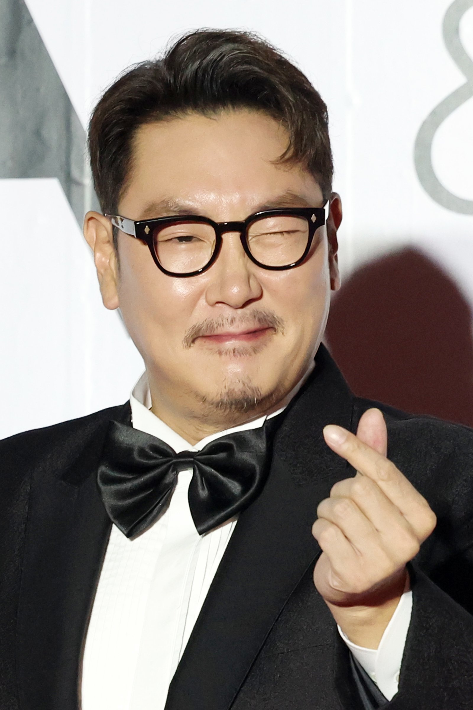 조진웅이 6일 부산 해운대구 영화의전당 야외극장에서 열린 ‘2024 아시아콘텐츠어워즈 & 글로벌OTT어워즈(Asia Contents Awards & Global OTT Awards)’ 레드 카펫 행사에 참석하고 있다. 2024.10.06. [부산=뉴시스]