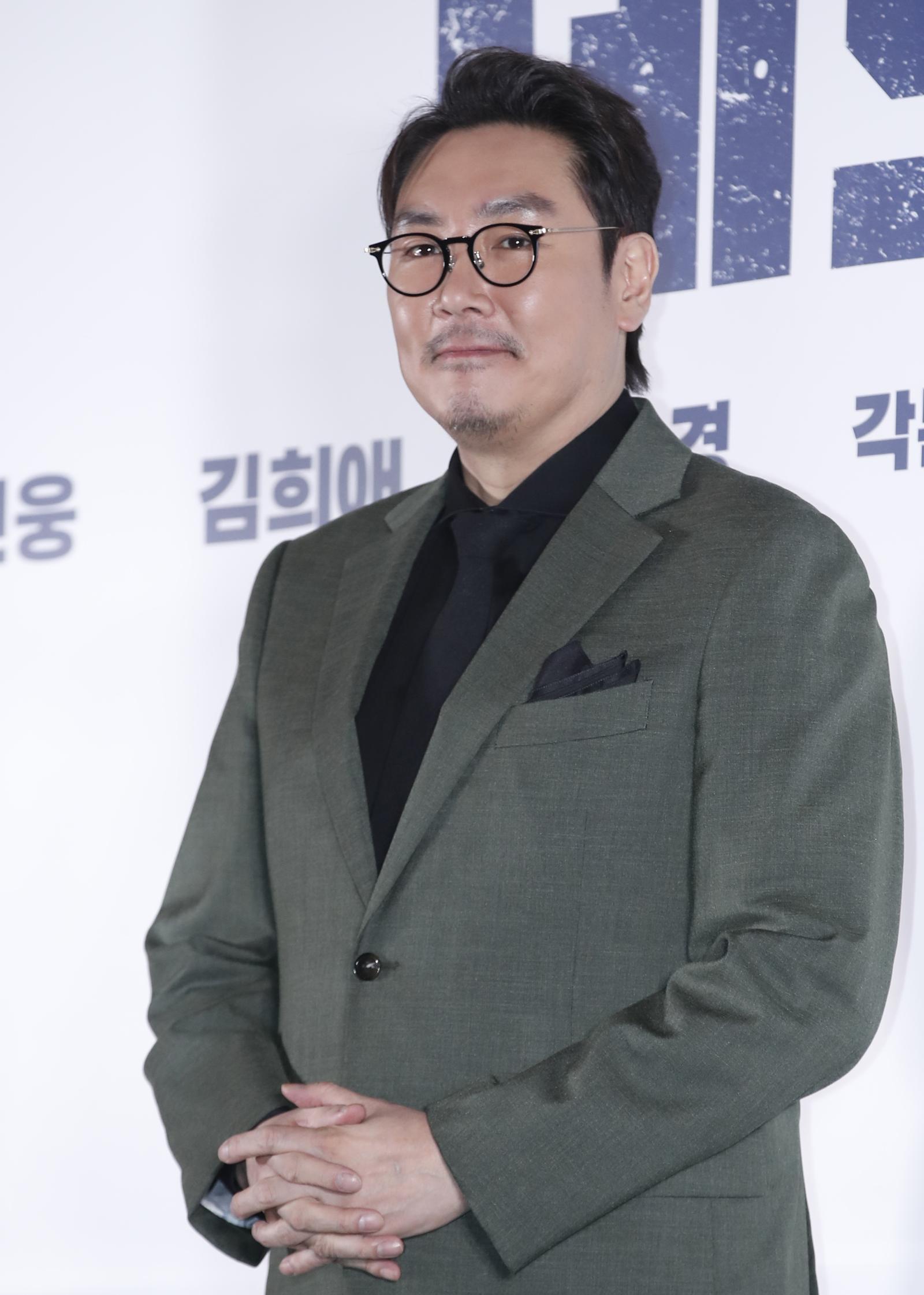 배우 조진웅이 고교 시절 소년보호처분을 받았다는 의혹이 제기됐다. 폭력·성범죄 연루 주장까지 이어지며 논란이 커지자 소속사는 “사실 확인 중”이라는 입장을 밝혔다. ⓒ News1