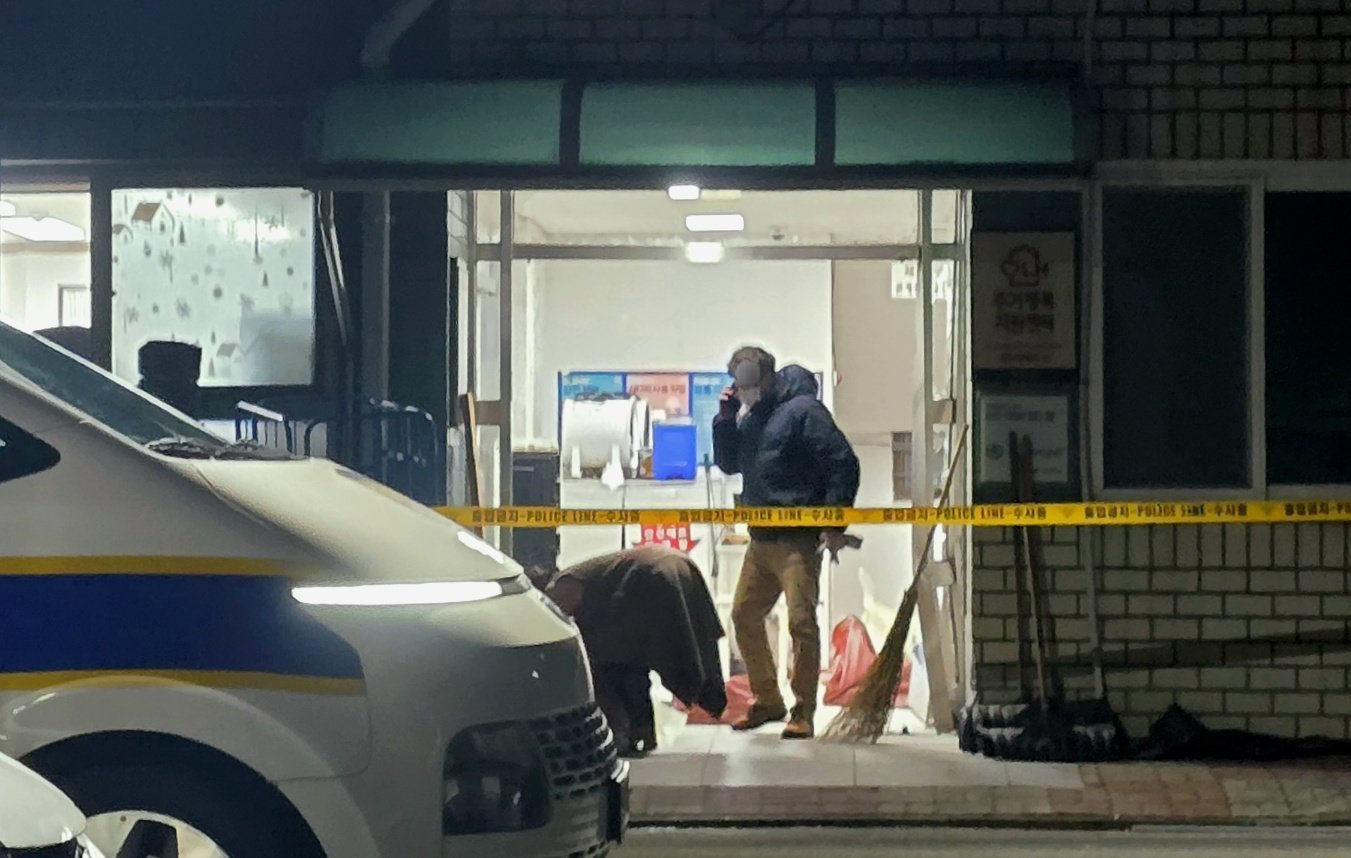 4일 천안 쌍용동의 한 아파트에서 층간소음으로 다투다 이웃 주민을 살해한 남성이 현행범으로 체포됐다. 독자 제공