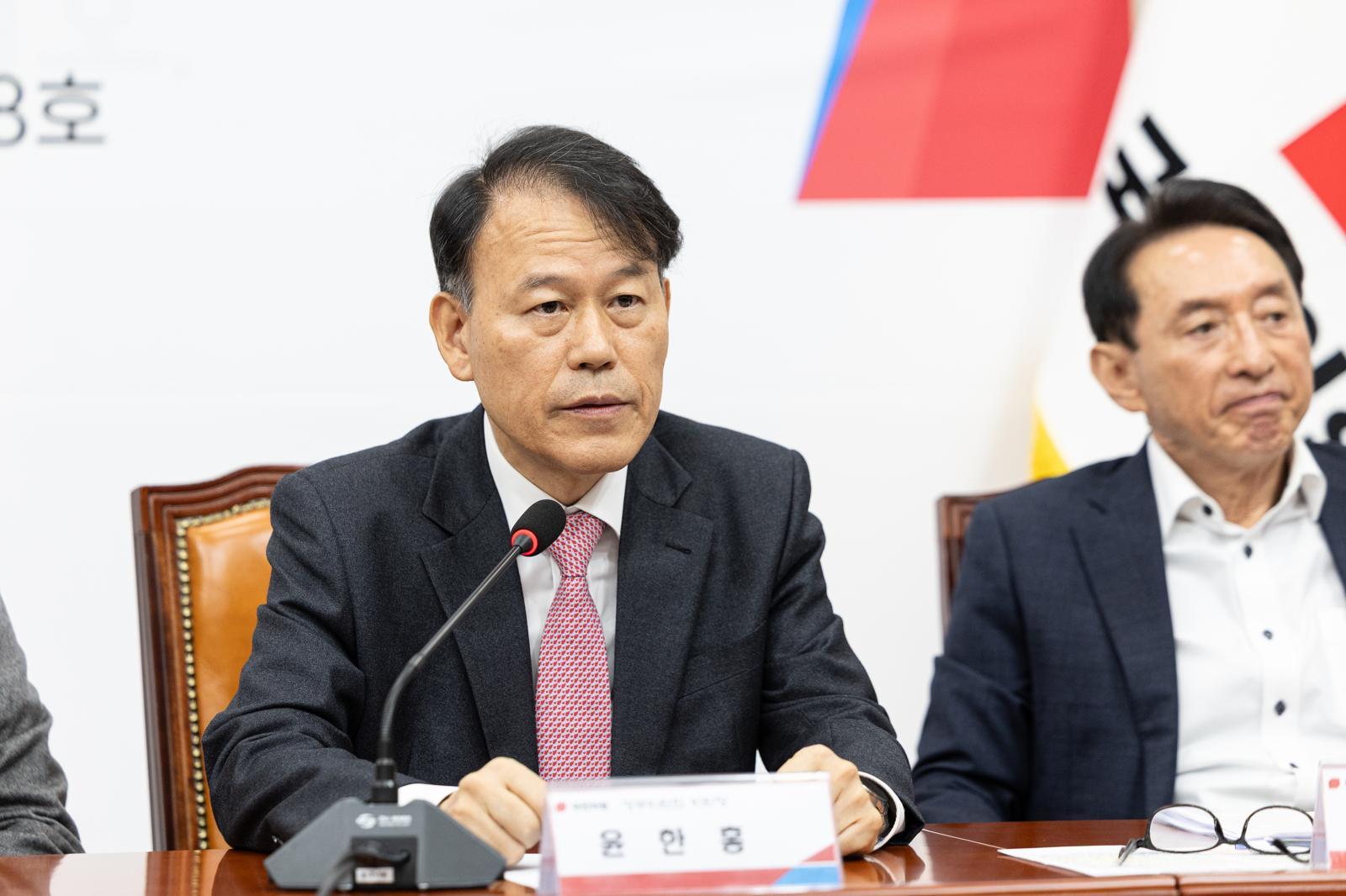 윤한홍 국민의힘 의원이 5일 서울 여의도 국회에서 열린 ‘혼용무도’ 이재명정권 6개월 국정평가 회의에서 발언하고 있다. 2025.12.5/뉴스1