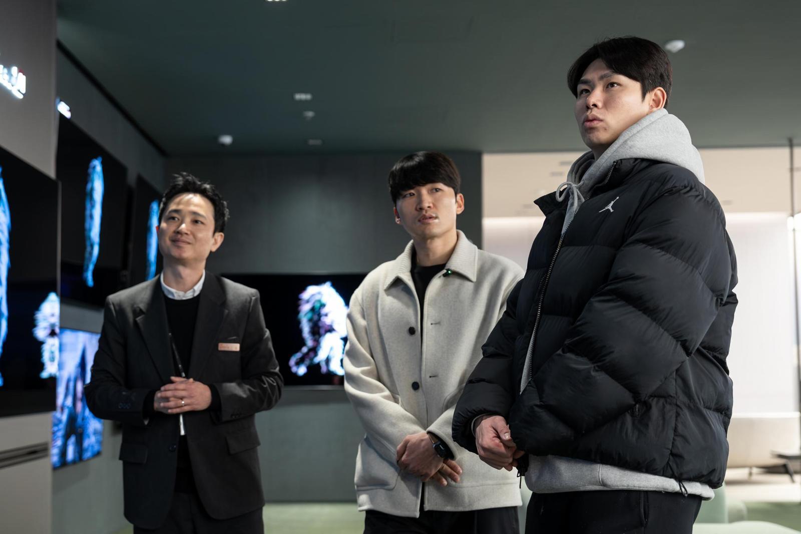 LG트윈스 박해민·홍창기 선수가 LG전자 플래그십 D5를 방문했다.