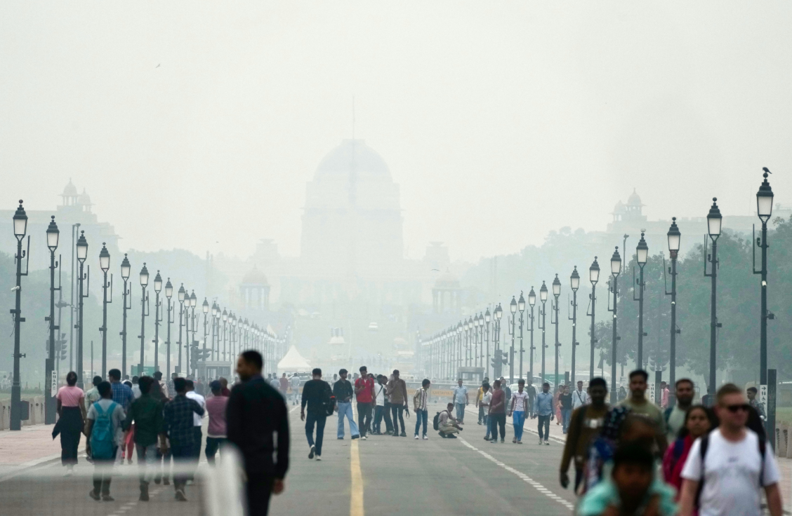 스모그가 극심한 10월 28일 뉴델리 거리의 모습. AP 뉴시스