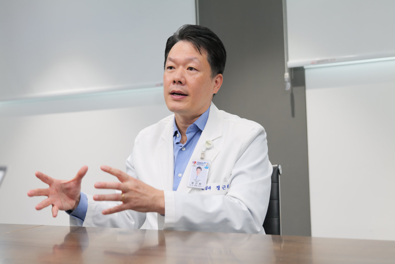 정근화 서울대병원 신경과 교수는 뇌졸중이 발생했을 때 전조 증세를 알아차리고 신속하게 병원으로 옮기는 것이 생존율을 높이고 후유증을 없애는 최선의 방법이라고 강조했다. 전조 증세의 양상과 유형을 잘 따져보는 게 중요하다. 서울대병원 제공