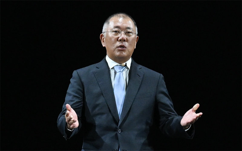 정의션 현대차그룹 회장이 5일 경기 용인시 기아 비전스퀘어에서 열린 기아 80주년 기념 행사에서 기념사를 말하고 있다. 기아 제공