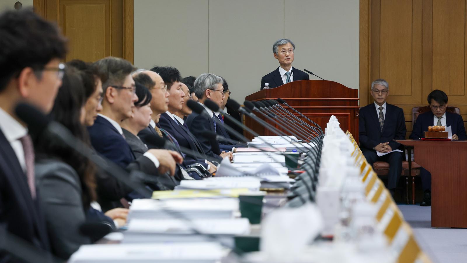 조희대 대법원장이 5일 오후 서울 서초구 대법원에서 열린 전국법원장회의에서 인사말을 하고 있다. 사진공동취재