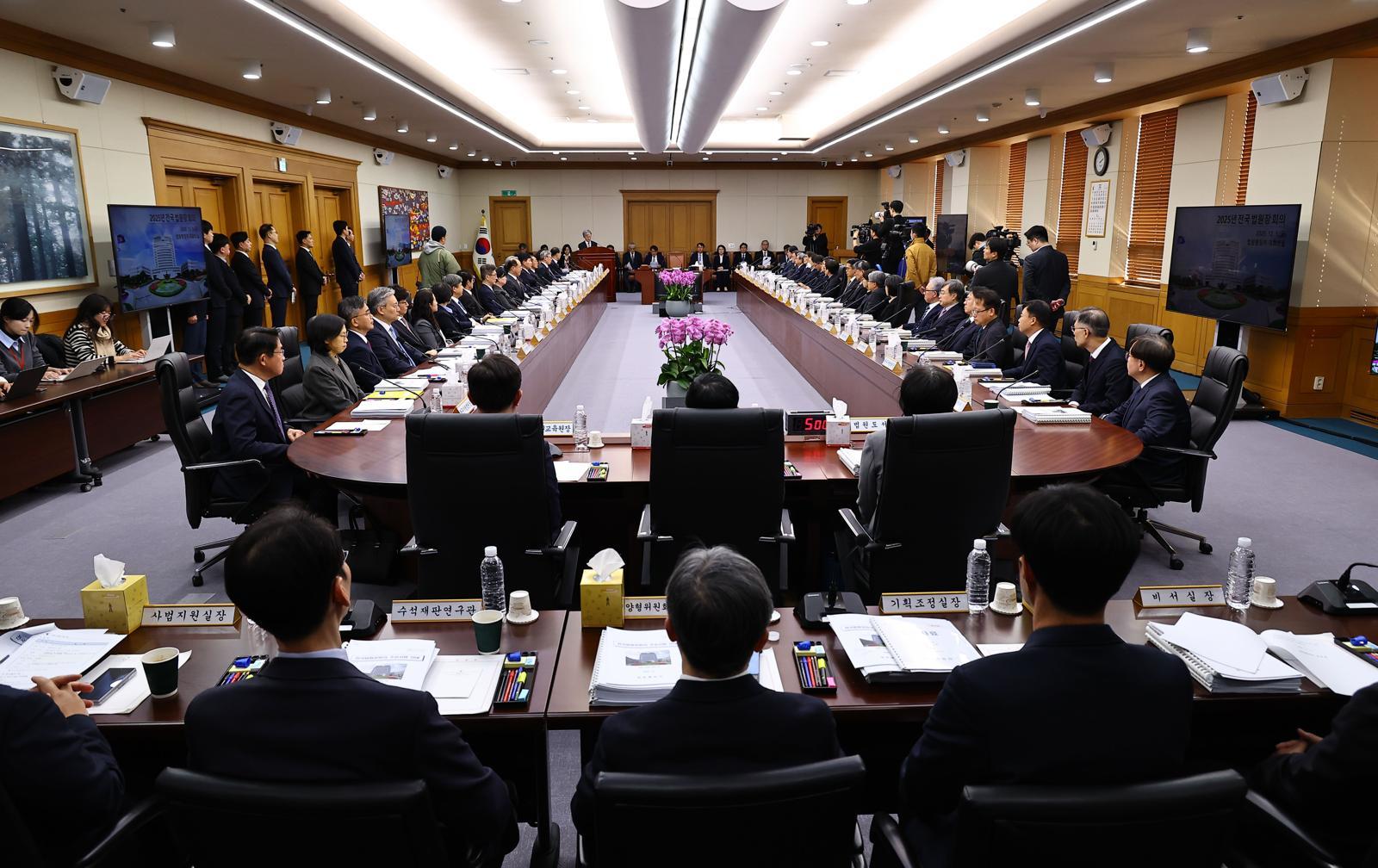 5일 오후 서울 서초구 대법원에서 2025년 첫 전국법원장회가 진행되고 있다. 사진공동취재