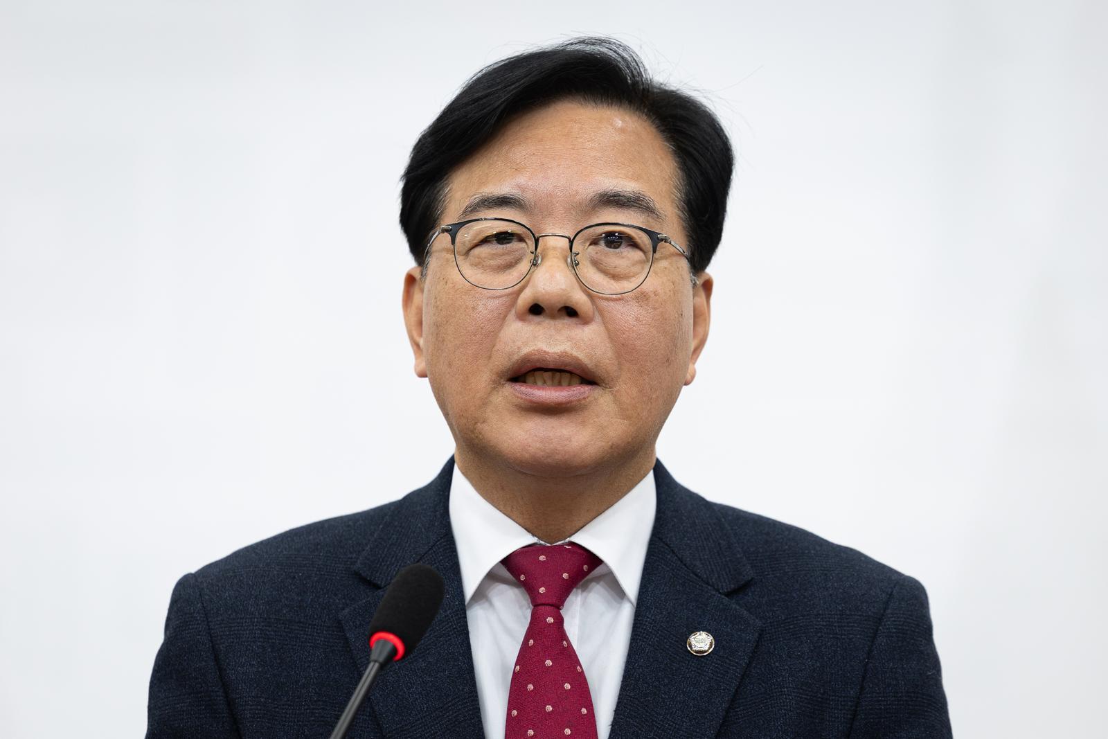 송언석 국민의힘 원내대표가 3일 서울 여의도 국회에서 기자회견을 하고 있다. 2025.12.3 뉴스1