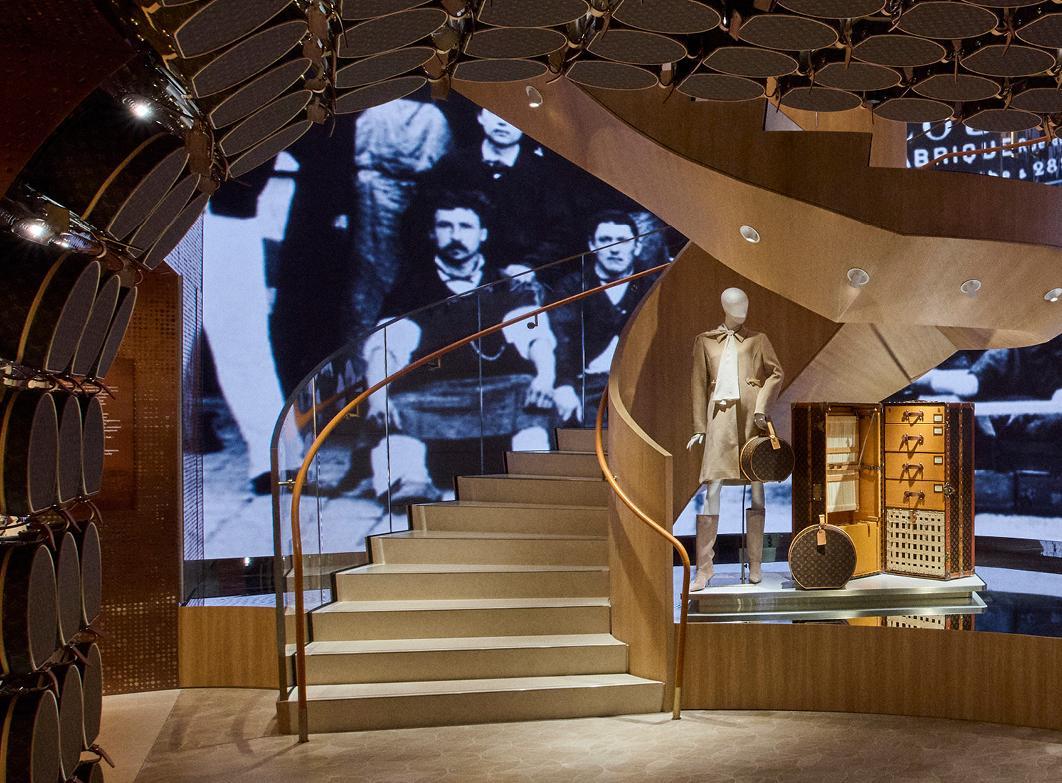 루이 비통 트렁크스케이프 룸.