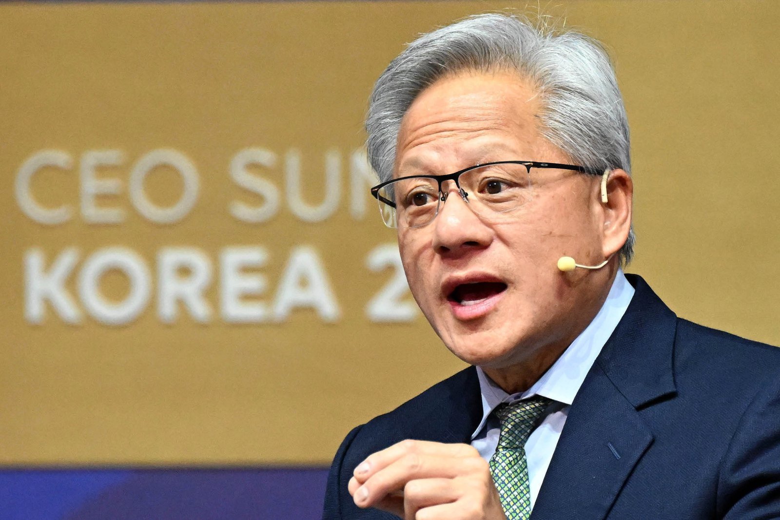 젠슨 황 엔비디아 최고경영자(CEO)가 31일 경북 경주예술의전당에서 열린 아시아태평양경제협의체(APEC) CEO 서밋에서 특별세션 기조연설을 하고 있다. 2025.10.31 사진공동취재