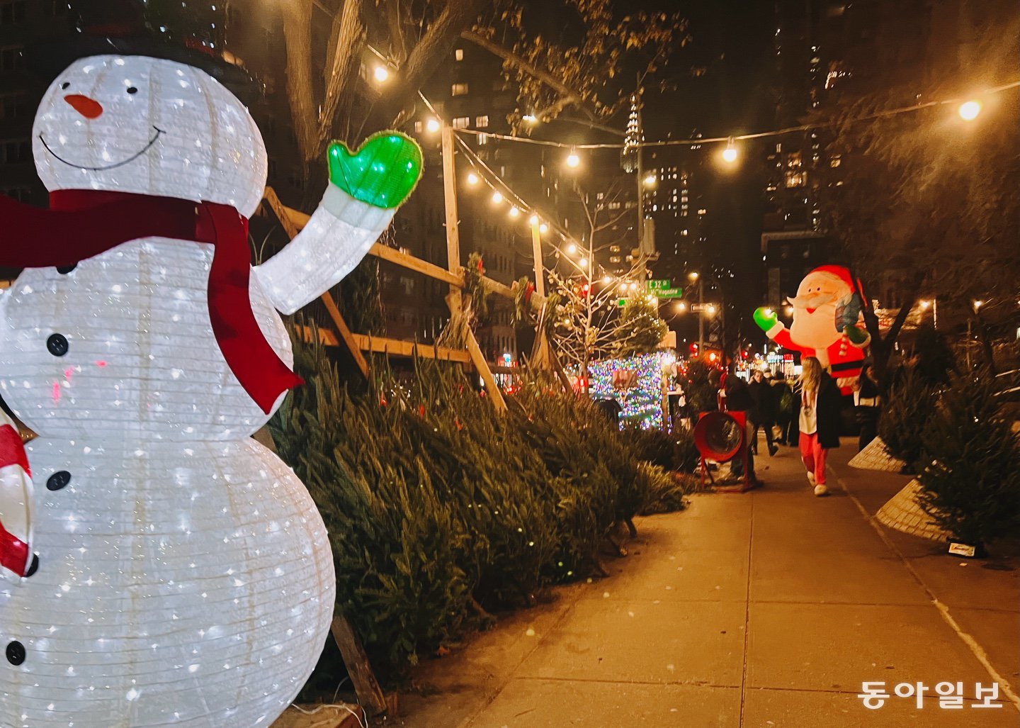 뉴욕의 크리스마스 정취에서 빠질 수 없는 나무 판매소의 모습. 뉴욕=임우선 특파원 imsun@donga.com