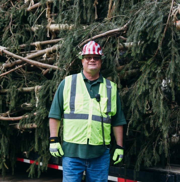 ‘크리스마스 트리계의 산타클로스’라는 별명을 가진 에릭 파우즈 수석 정원사. 출처: 록펠러 센터