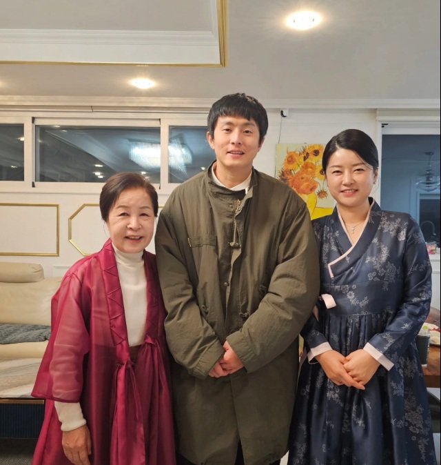 기안84가 무속인 고춘차·이다영에게 내년 운세를 상담받으며 배신·사고·관재수 등의 경고를 들었다. 최근 3년간 좋았던 운이 내년에 크게 흔들릴 수 있다는 조언도 이어졌다. ⓒ뉴시스