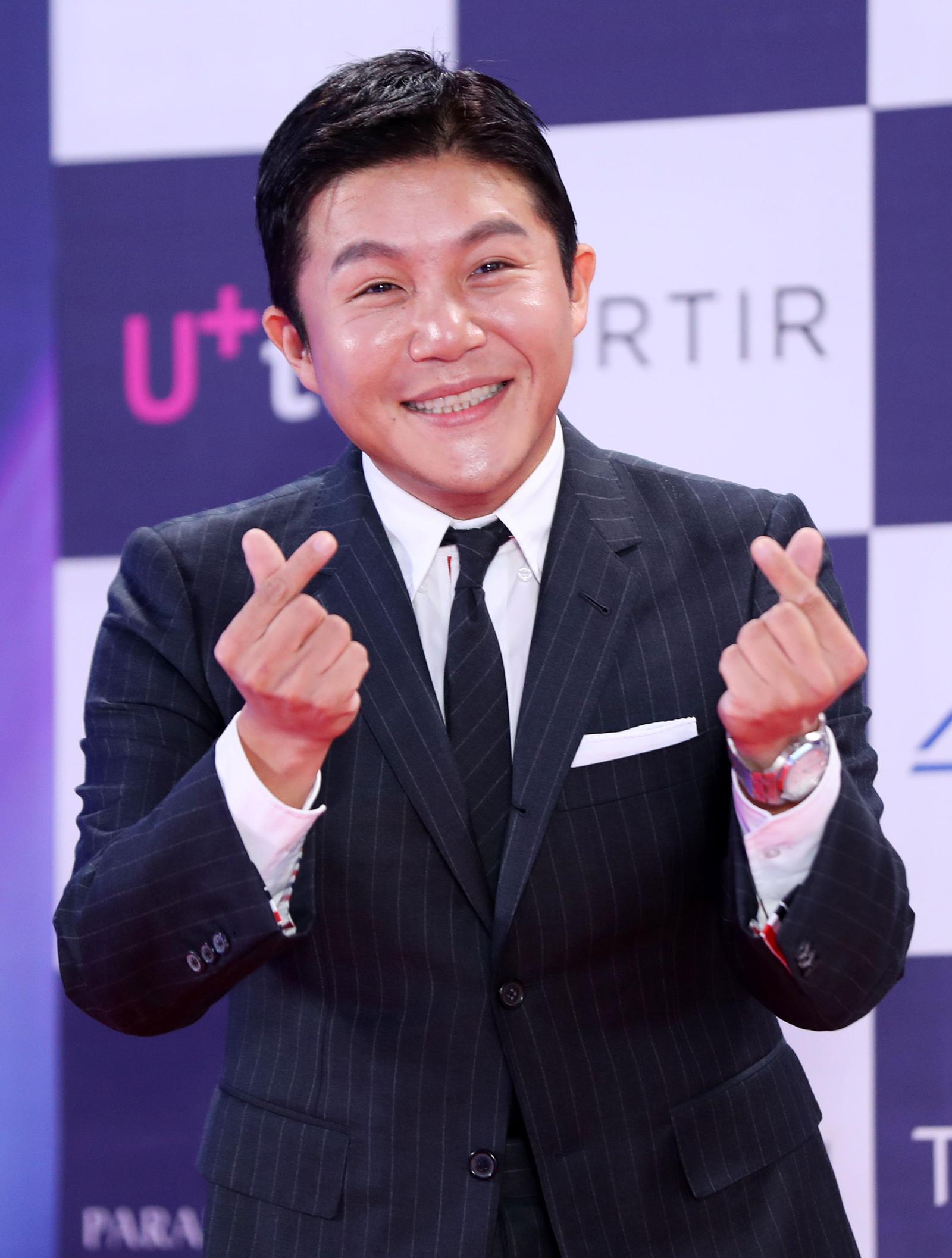 조세호가 조직폭력배 연루 의혹을 부인했지만, ‘1박 2일’과 ‘유퀴즈’ 등 출연 프로그램에서는 하차 요구가 이어지고 있다. 사진=뉴시스