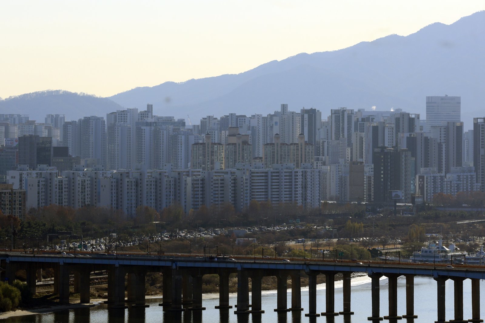 4일 서울 성동구 응봉산에서 강남권 아파트 단지 등이 보이고 있다. 2025.12.4/뉴스1