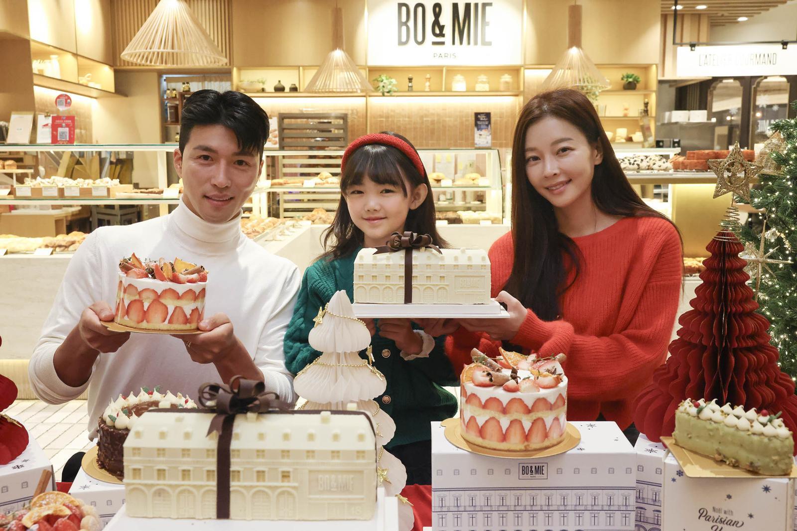 신세계푸드가 운영하는 파리지앵의 베이커리 보앤미(BO&MIE)에서 프랑스 파리의 연말 분위기를 담은 크리스마스 디저트와 케이크를 선보인다.