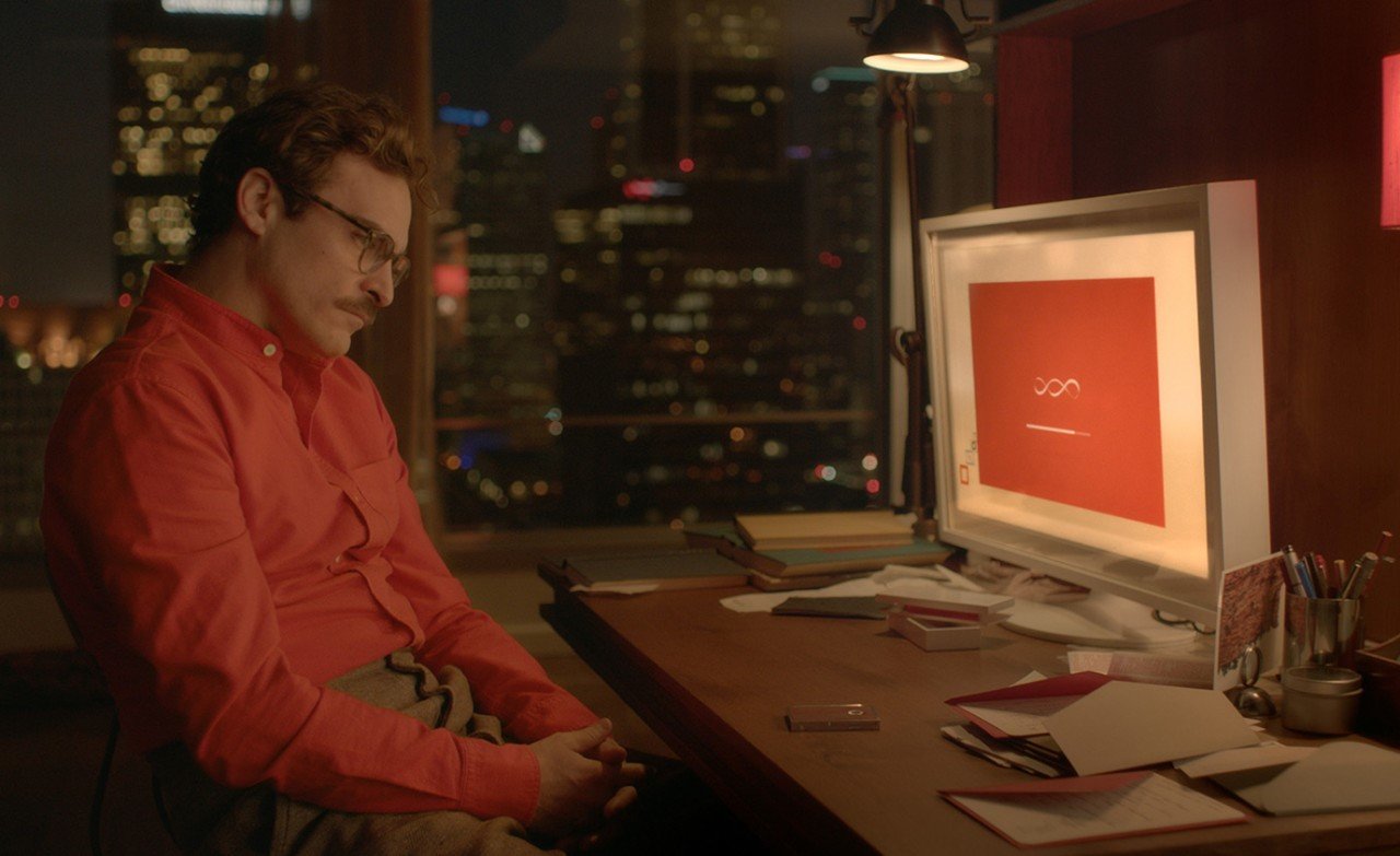 ‘AI 시대에 인간은 더 행복해질까’라는 질문에 대한 답은 유토피아적 상상과 디스토피아적 상상으로 나뉜다. 영화 ‘그녀(Her)’는 주인공 테오도르가 AI 사만다와 정서적으로 교감하며 사랑에 빠지는 내용을 다뤘다. 사진 출처 워너브러더스