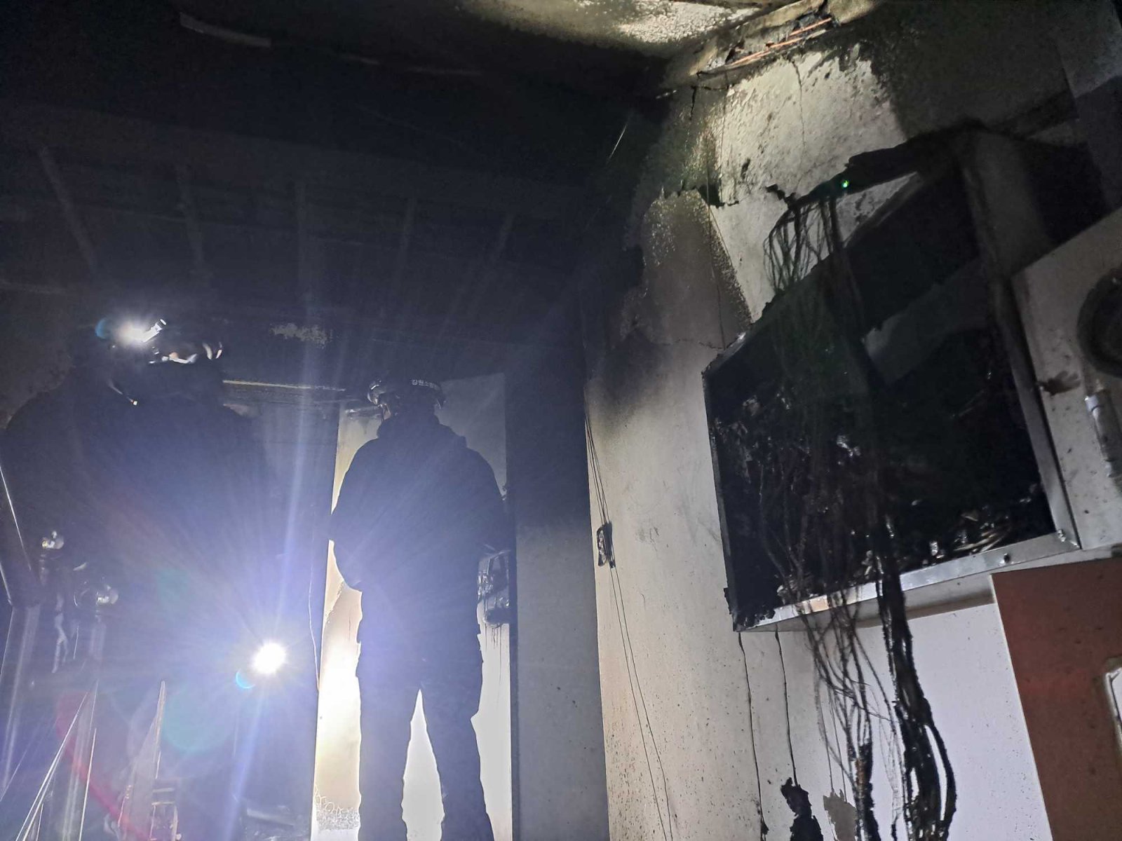 9일 새벽 강원 강릉시 성산면 금산리 원룸화재 현장. 강원도소방본부 제공