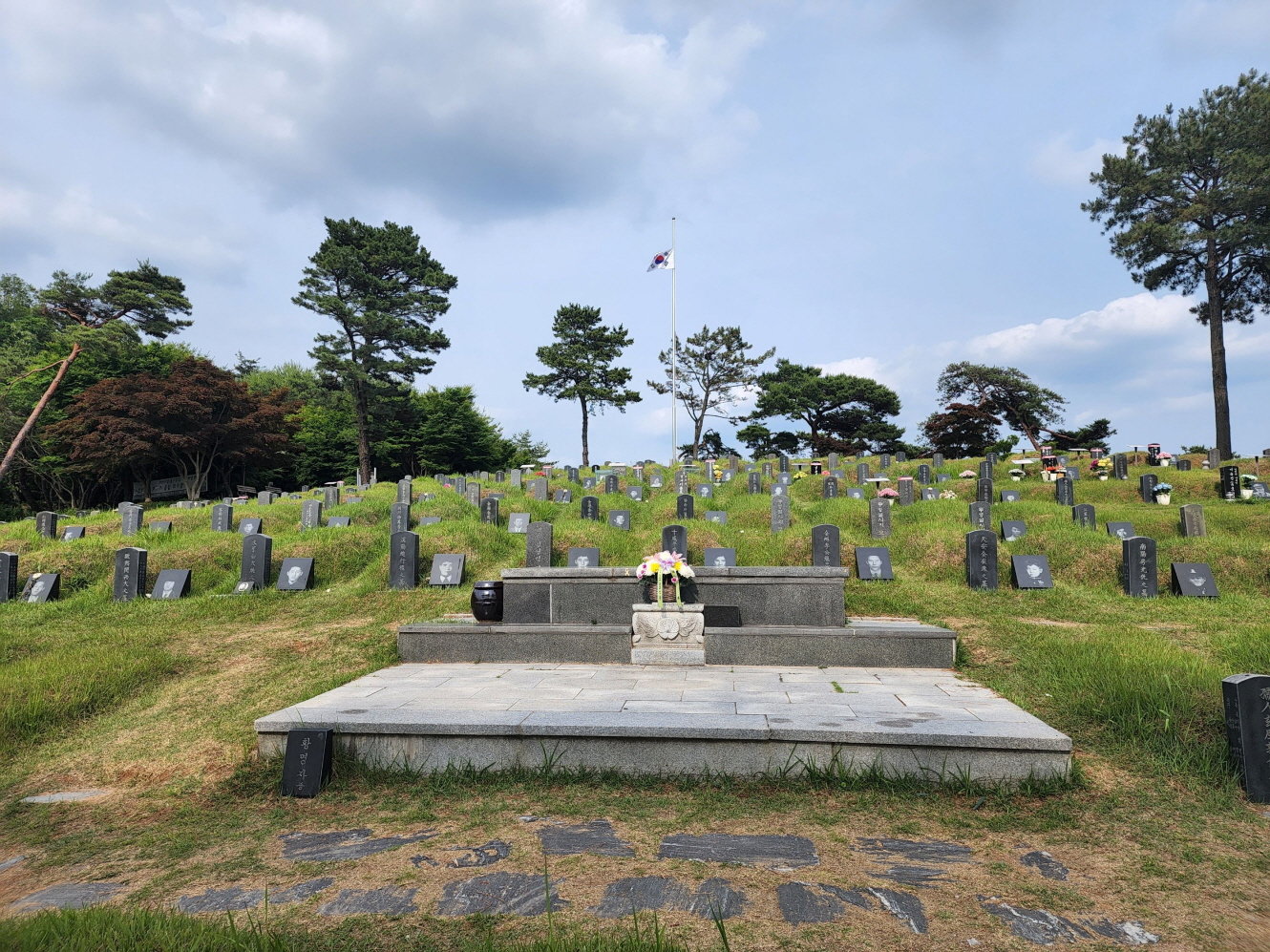 광주 북구 망월묘지공원 내 5·18 구묘지는 이한열 열사를 비롯한 민주열사가 안장된 곳으로, 5월 정신을 상징하는 공간이다. 광주시 제공
