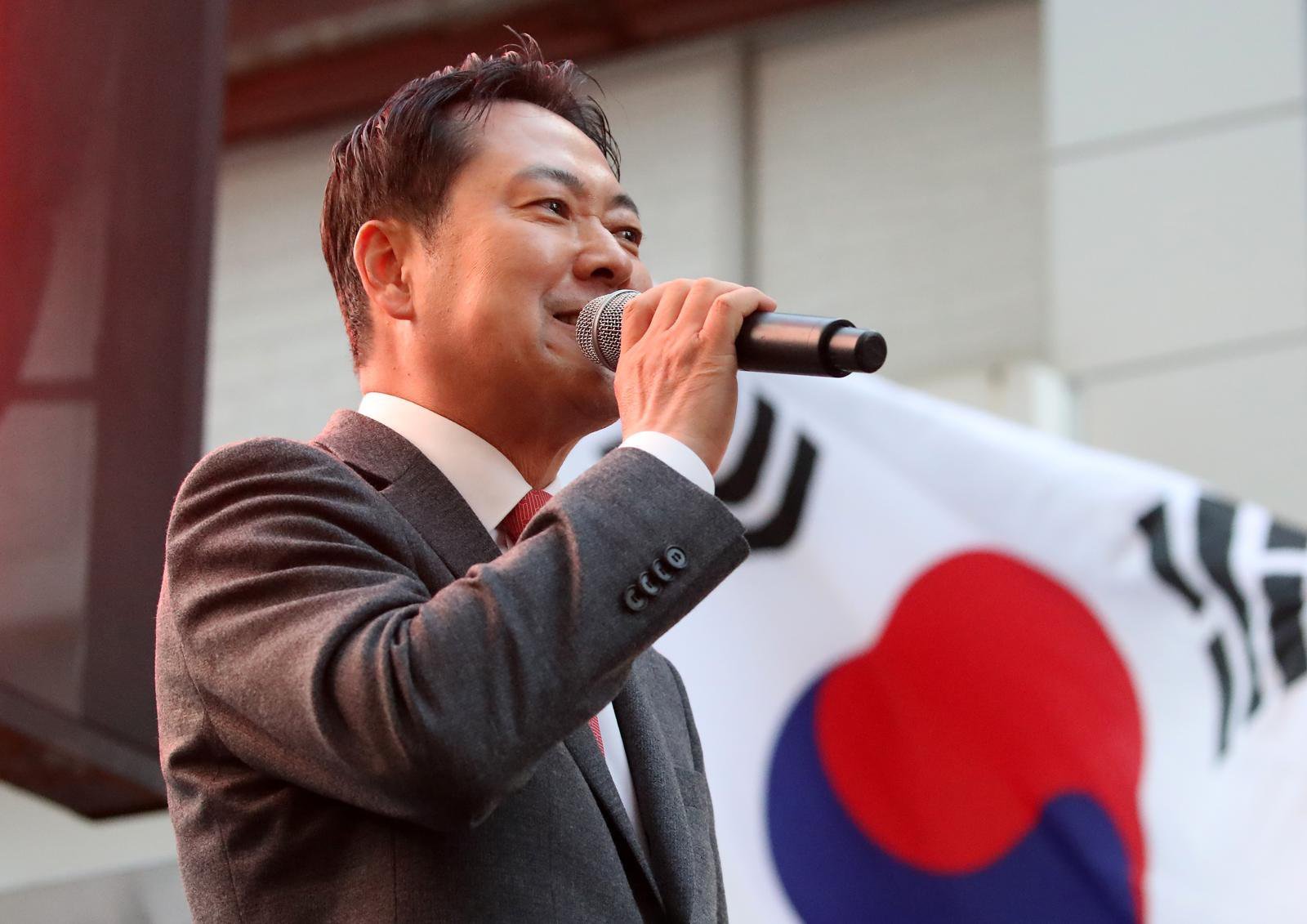 장동혁 국민의힘 대표가 28일 오후 대구 중구 동성로에서 열린 ‘민생회복 법치수호 대구 국민대회’에서 연설하고 있다. 2025.11.28/뉴스1 ⓒ News1