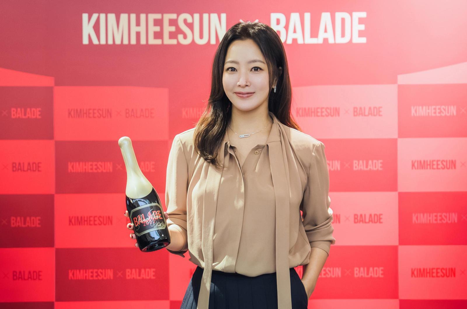 미국 와이너리 ‘코퍼케인’과 배우 김희선이 협업해서 선보인 ‘벨레 그로스 발라드’ 한정판 와인이 주목을 받고 있다. 금양인터내셔날 제공