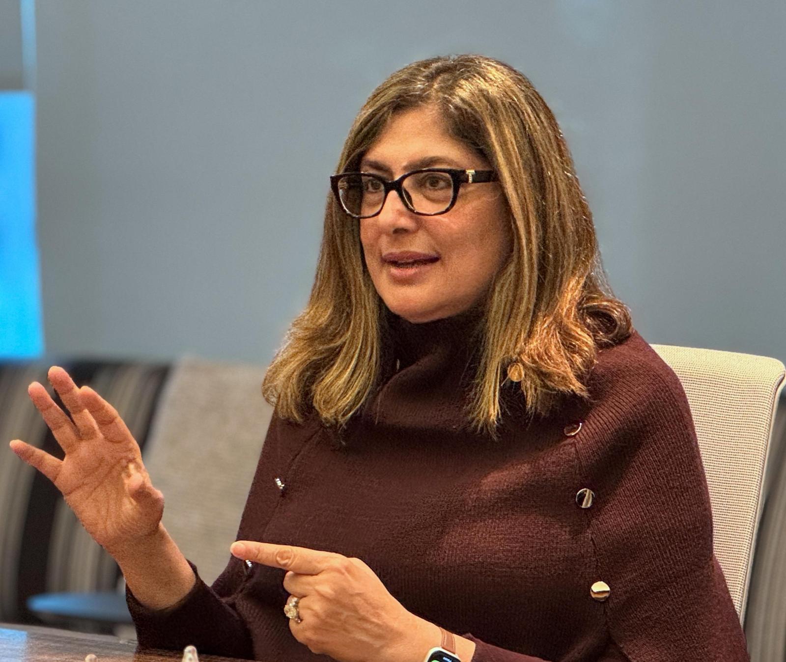 지난달 25일 서울 영등포구 한국IBM 사무실에서 만난 주히 매클렐런드 IBM컨설팅 아태지역(APAC) 사장이 기업 생존에 있어 인공지능(AI) 도입의 중요성에 대해 이야기하고 있다. IBM 제공