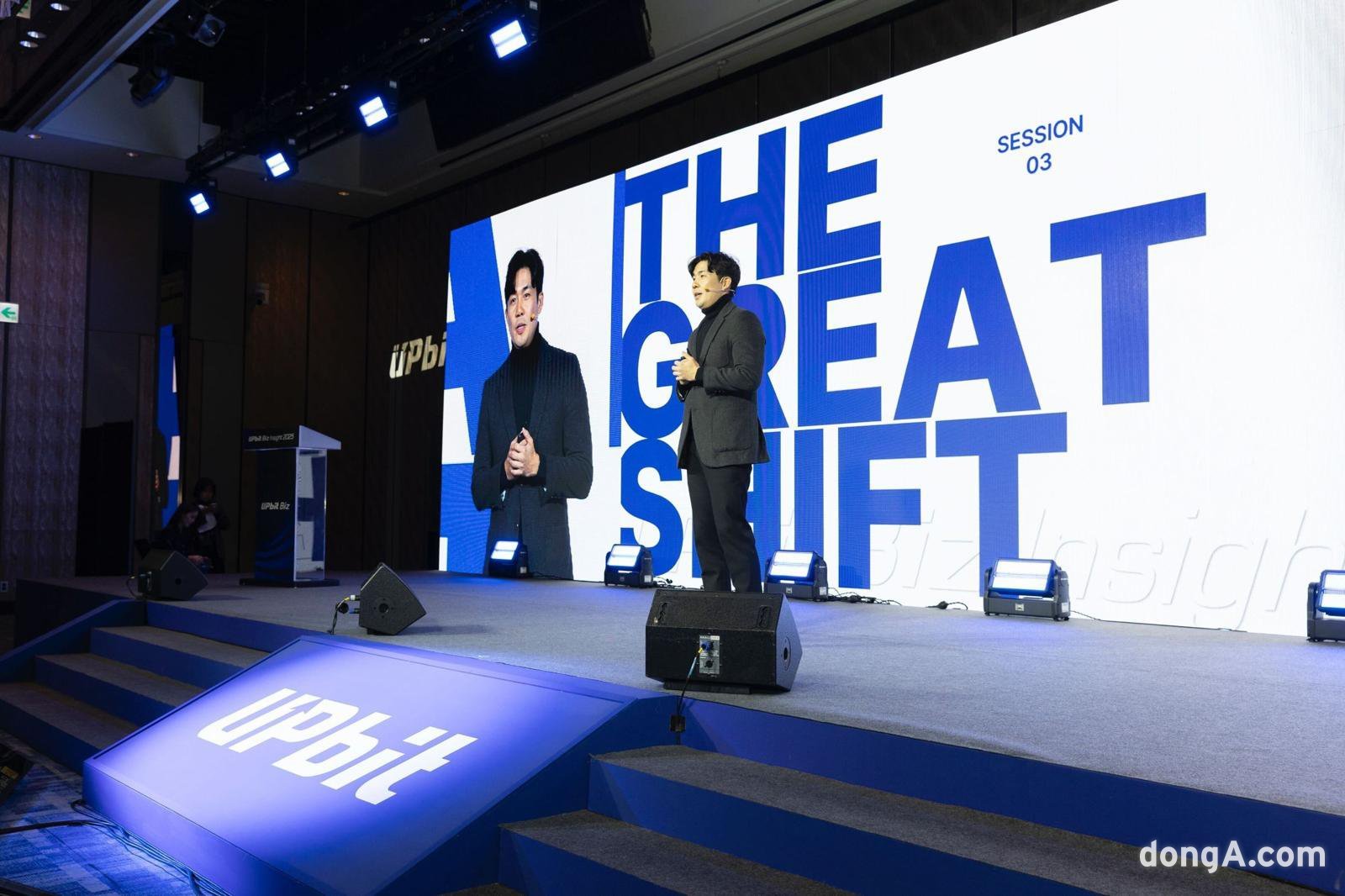 손혁진 두나무 법인총괄이 올해 처음 개최한 법인 고객 세미나 업비트 비즈 인사이트(UBI) 2025에서 발표를 하고 있다.