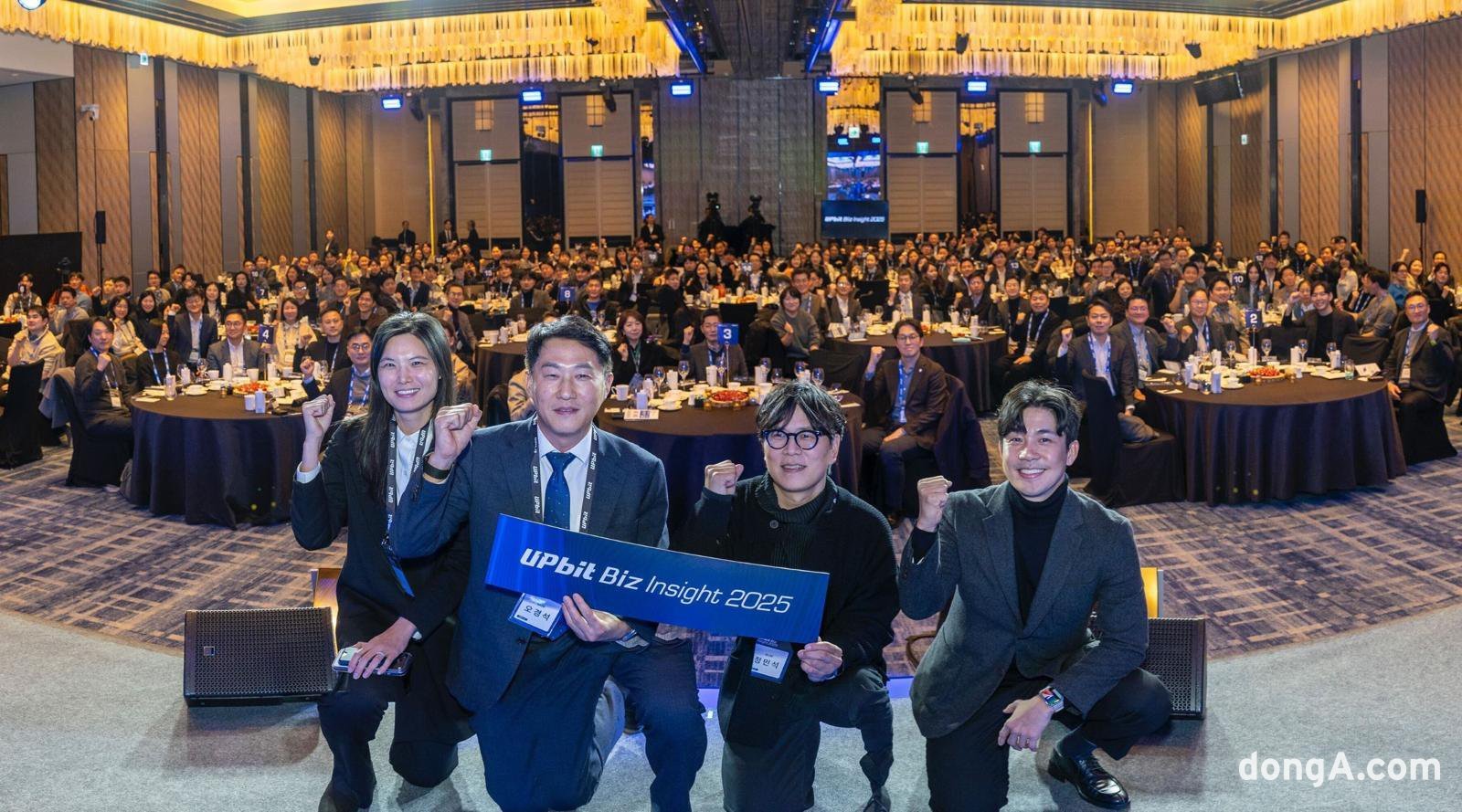 두나무는 지난 8일 서울 포시즌스 호텔에서 ‘업비트 비즈 인사이트(UBI) 2025’를 개최했다. (왼쪽부터) 윤선주 두나무 최고브랜드임팩트책임자(CBIO), 오경석 두나무 대표, 정민석 두나무 최고운영책임자(COO), 손혁진 두나무 법인총괄.