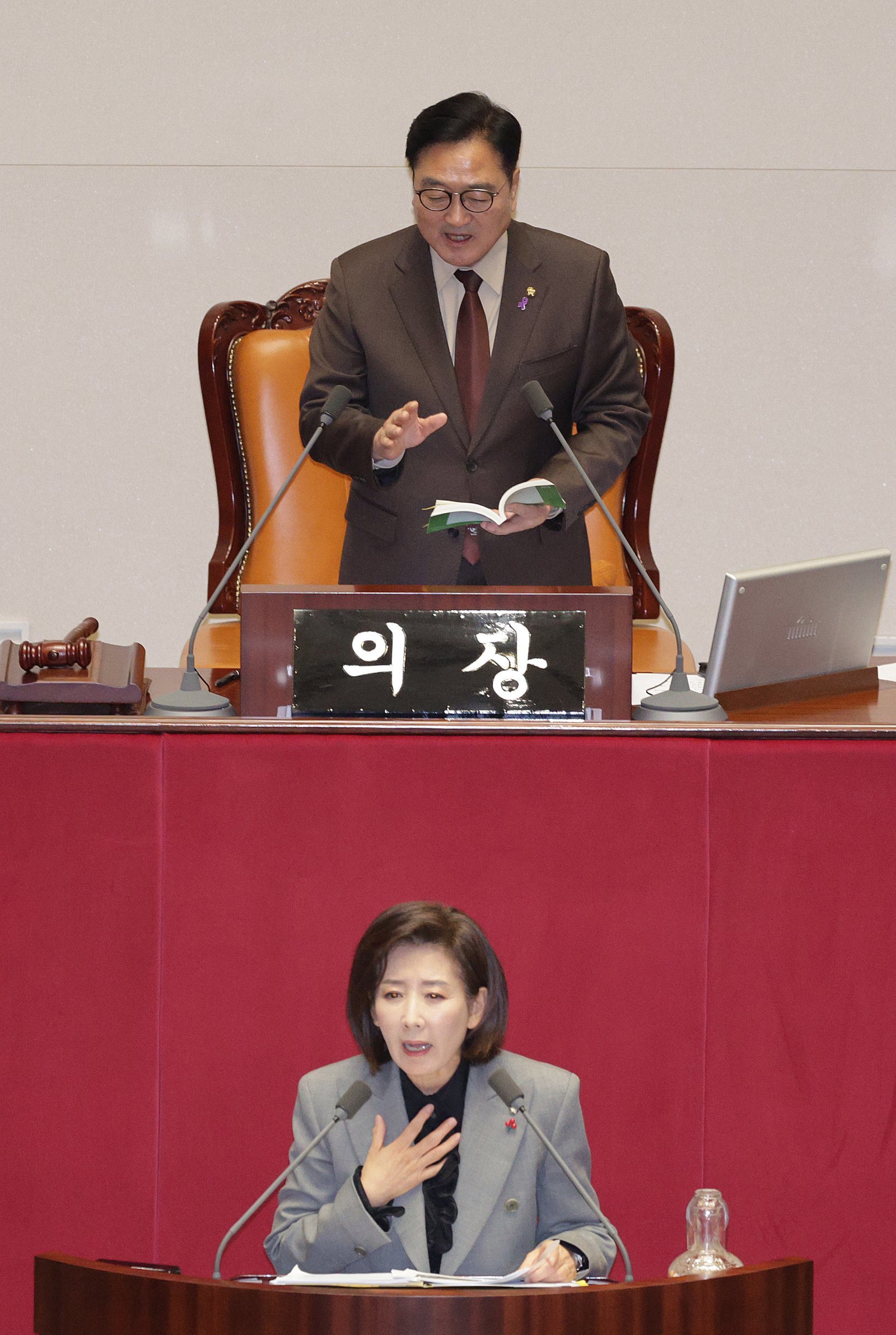 나경원 국민의힘 의원이 9일 서울 여의도 국회에서 열린 제429회국회(정기회) 제16차 본회의에서 가맹사업거래의 공정화에 관한 법률 일부개정법률안에 대한 무제한 토론(필리버스터)을 하고 있다. 2025.12.9 뉴스1