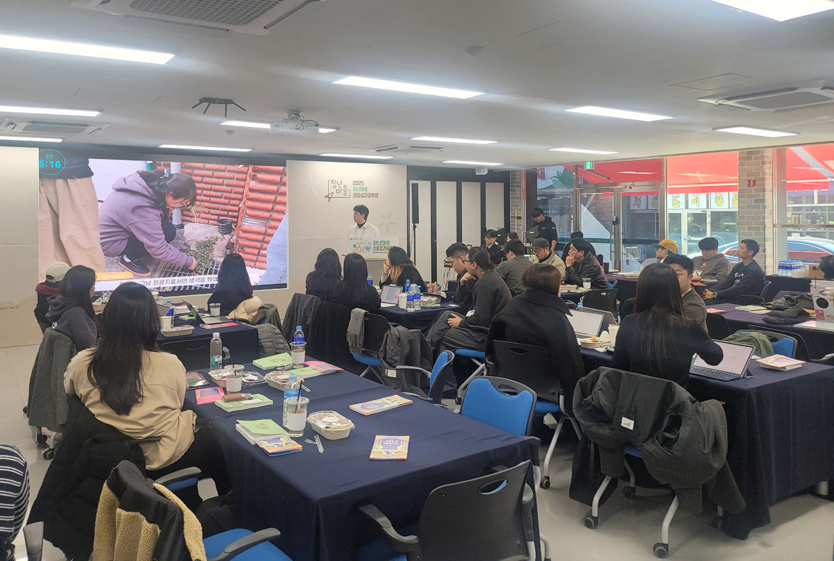 9일 경북 의성군에서 ‘2025 청년마을 성과공유회’가 열렸다. 전국 각지에서 청년마을을 운영해 온 실무자와 청년 80여 명이 참석했다. 의성=박태근 기자 ptk@donga.com