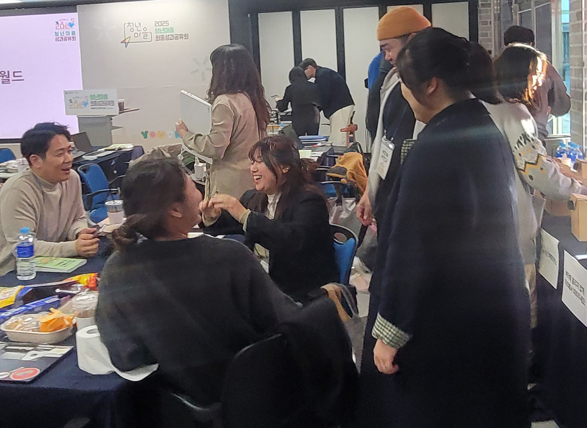 9일 경북 의성군에서 ‘2025 청년마을 성과공유회’가 열렸다. 전국 각지에서 청년마을을 운영해 온 실무자와 청년 80여 명이 참석했다. 의성=박태근 기자 ptk@donga.com