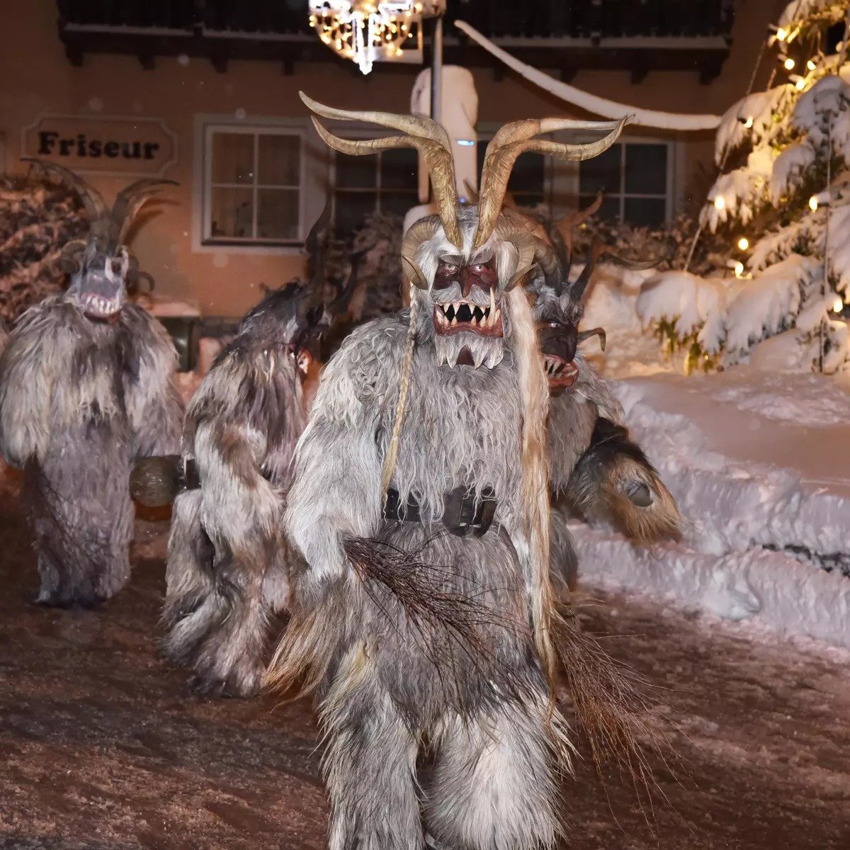 오스트리아의 전통적인 크리스마스 문화에 따르면 산타클로스 대신 성 니콜라우스가 착한 아이들에게 선물을 주고, 뿔이 달린 악마인 ‘크람푸스’(사진)가 못된 아이들을 혼내준다. 오스트리아관광청 제공 ⓒSalzburger Lungau