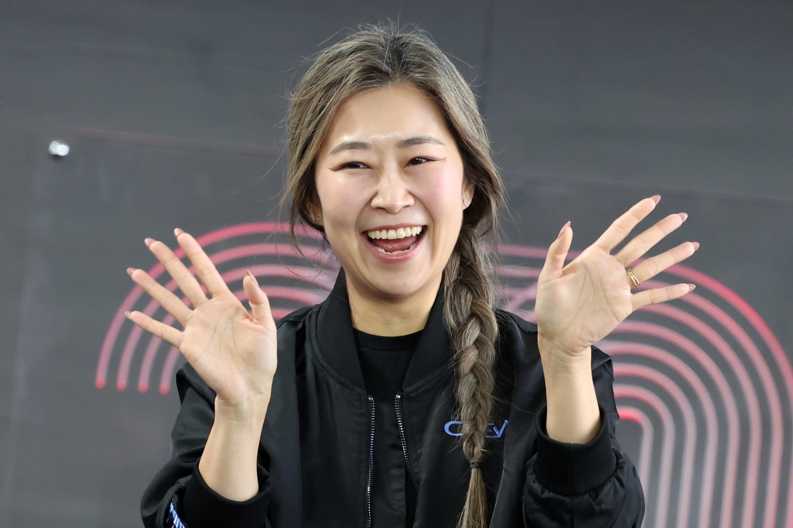 매기 강(Maggie Kang) 감독이 21일 부산 해운대구 영화의전당 BIFF 야외무대에서 제30회 부산국제영화제 영화 ‘케이팝 데몬 헌터스’ 오픈토크를 하고 있다. 2025.09.21. [부산=뉴시스]