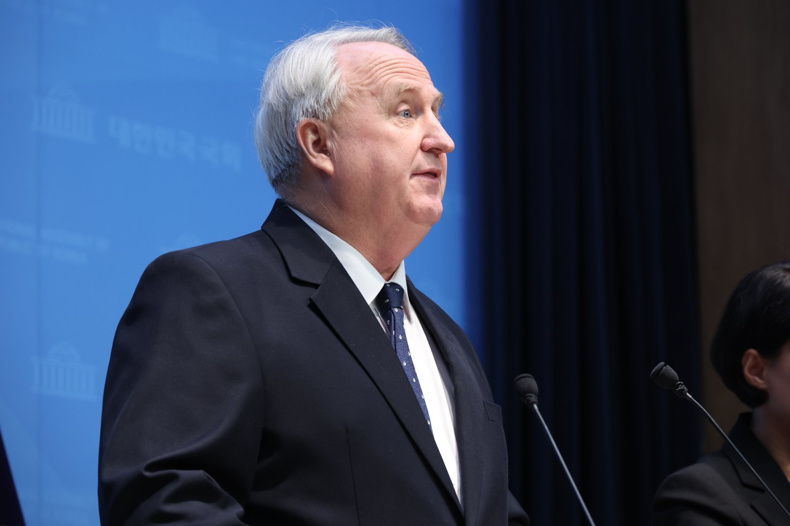 인요한 국민의힘 의원이 10일 오전 서울 여의도 국회 소통관에서 의원직 사퇴 기자회견을 하고 있다.2025.12.10 [서울=뉴시스]