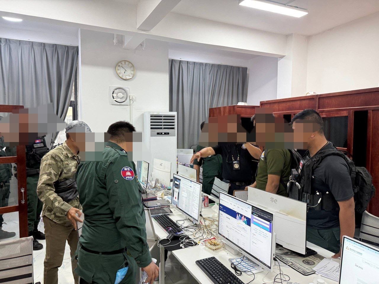 작전진행중인 경찰청과 현지 경찰. 뉴스1