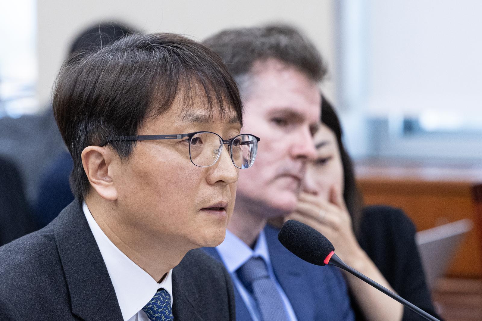 박대준 쿠팡 대표이사가 2일 서울 여의도 국회에서 열린 제429회국회(정기회) 과학기술정보방송통신위원회 제18차 전체회의에 출석해 의원 질의에 답변하고 있다. 2025.12.2/뉴스1