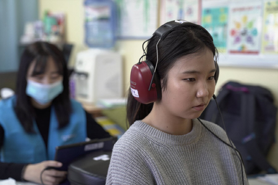 몽골 청소년 대상 난청 선별검사 모습. 사진제공=라파엘인터내셔널