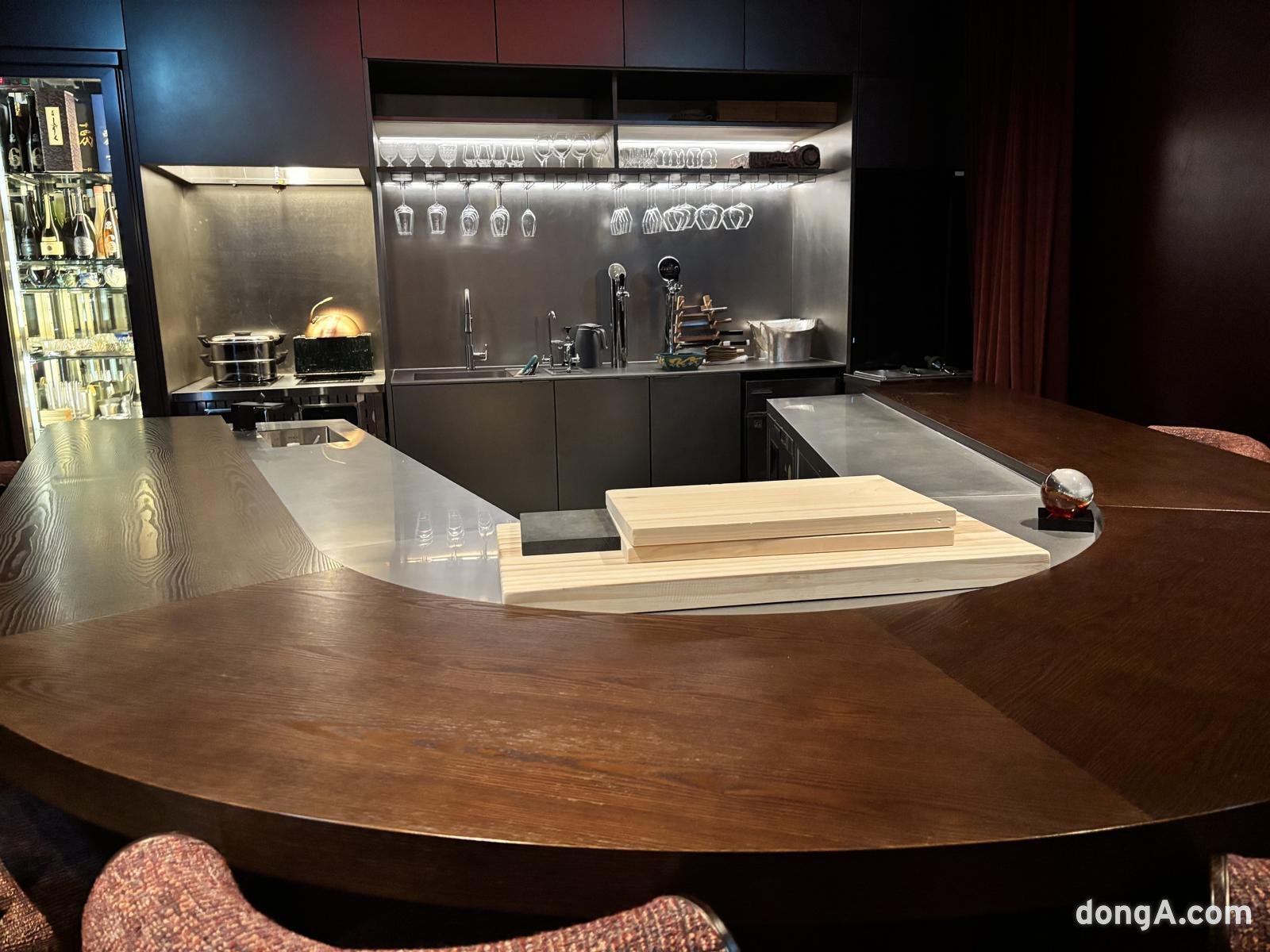 하우스오브신세계 청담 내 다이닝 라이브바. 황소영 기자 fangso@donga.com