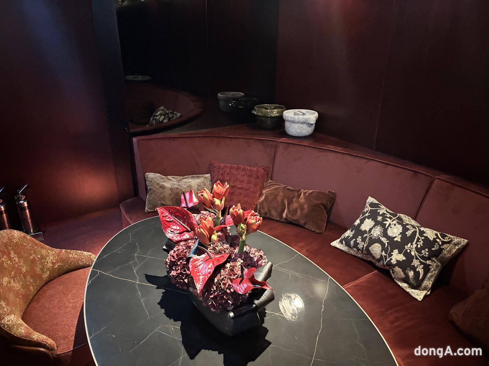 하우스오브신세계 청담 내 다이닝 라이브바. 황소영 기자 fangso@donga.com