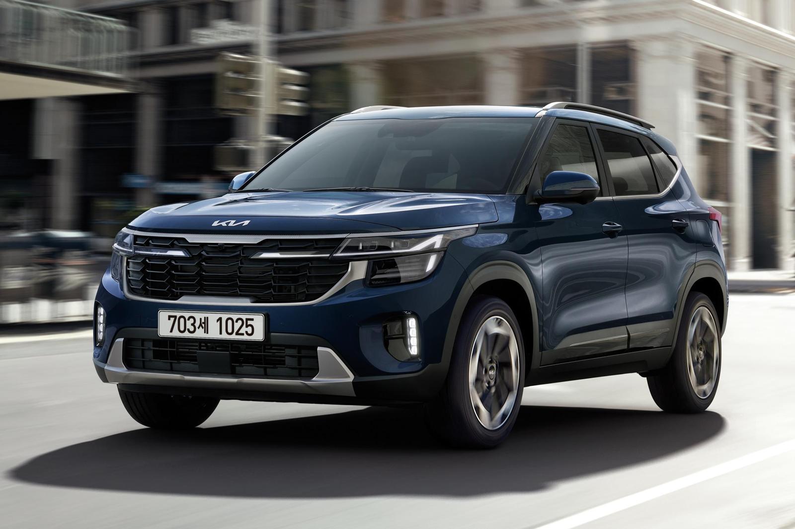 기아의 2025년형 소형 스포츠유틸리티차량(SUV) 셀토스가 도로를 주행 중인 모습. 기아 제공
