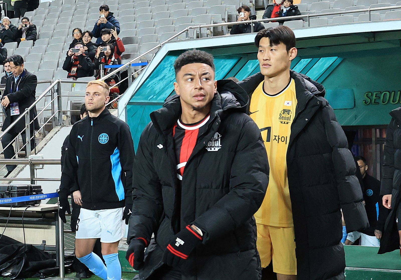 10일 서울 마포구 월드컵로 서울월드컵경기장에서 열린 2025~2026시즌 아시아축구연맹(AFC) 챔피언스리그 엘리트(ACLE) 리그 스테이지 6차전 FC서울과 멜버른 시티 경기에서 FC서울 린가드가 입장하고 있다. 2025.12.10 뉴스1