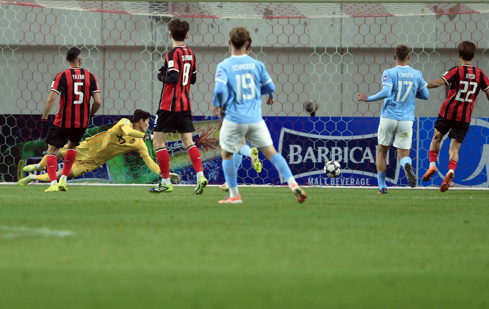 10일 오후 서울시 마포구 월드컵로 서울월드컵경기장에서 열린 AFC 챔피언스리그 엘리트(ACLE) 2025/26 리그 스테이지 6차전 FC서울과 멜버른시티FC의 경기에서 멜버른 카나모리 타케시의 슛이 서울 골망을 가르고 있다. 2025.12.10 뉴스1