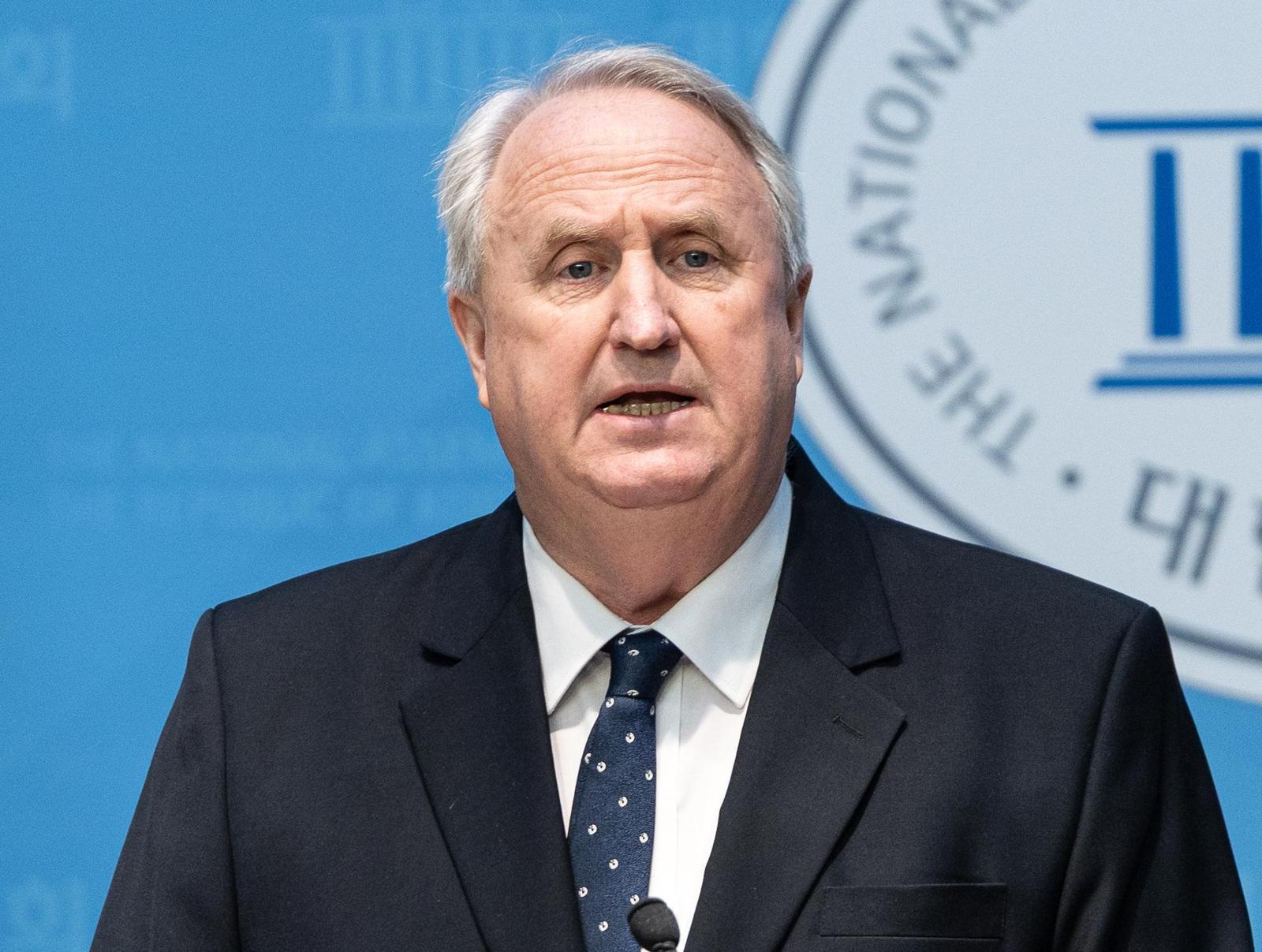 국민의힘 인요한 의원이 10일 국회 소통관에서 의원직 사퇴 기자회견을 하고 있다. 뉴스1