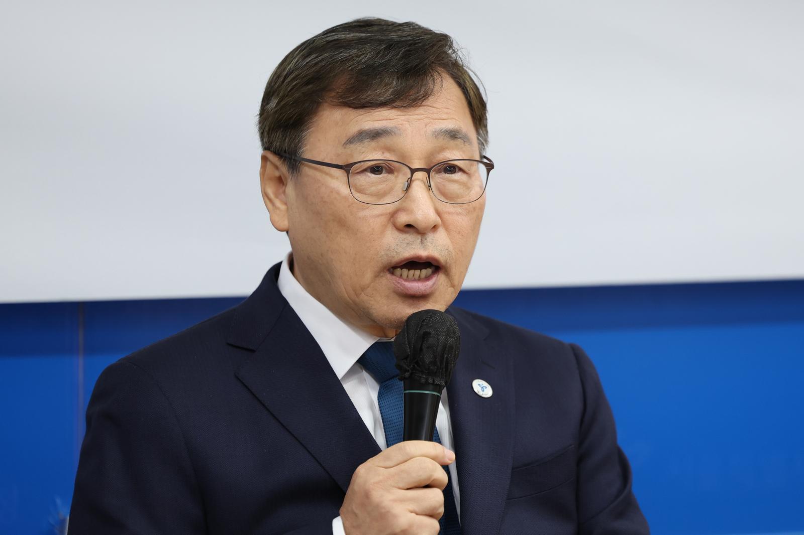 정근식 서울시교육감이 10일 오전 서울 종로구 서울시교육청에서 열린 미래형 대입 제도 제안 발표 기자회견에서 발언하고 있다. 2025.12.10 뉴시스