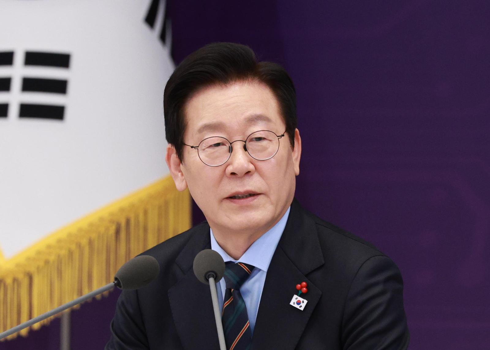 이재명 대통령이 10일 서울 용산 대통령실 청사에서 열린 AI 시대의 K-반도체 비전과 육성전략 보고회에서 발언하고 있다. 2025.12.10 뉴시스