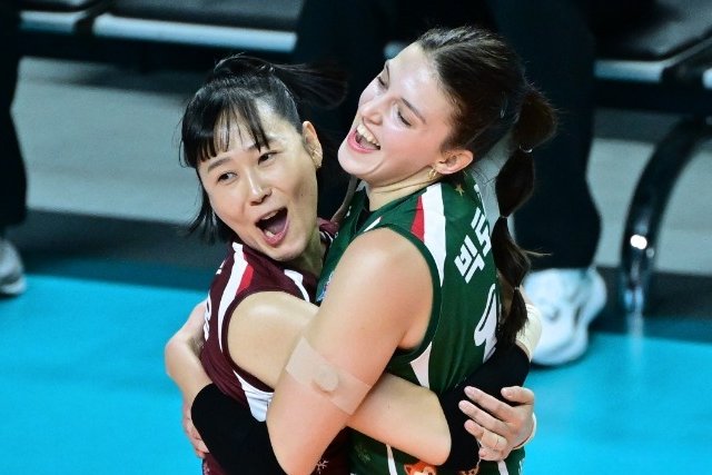 임명옥(왼쪽)과 빅토리아