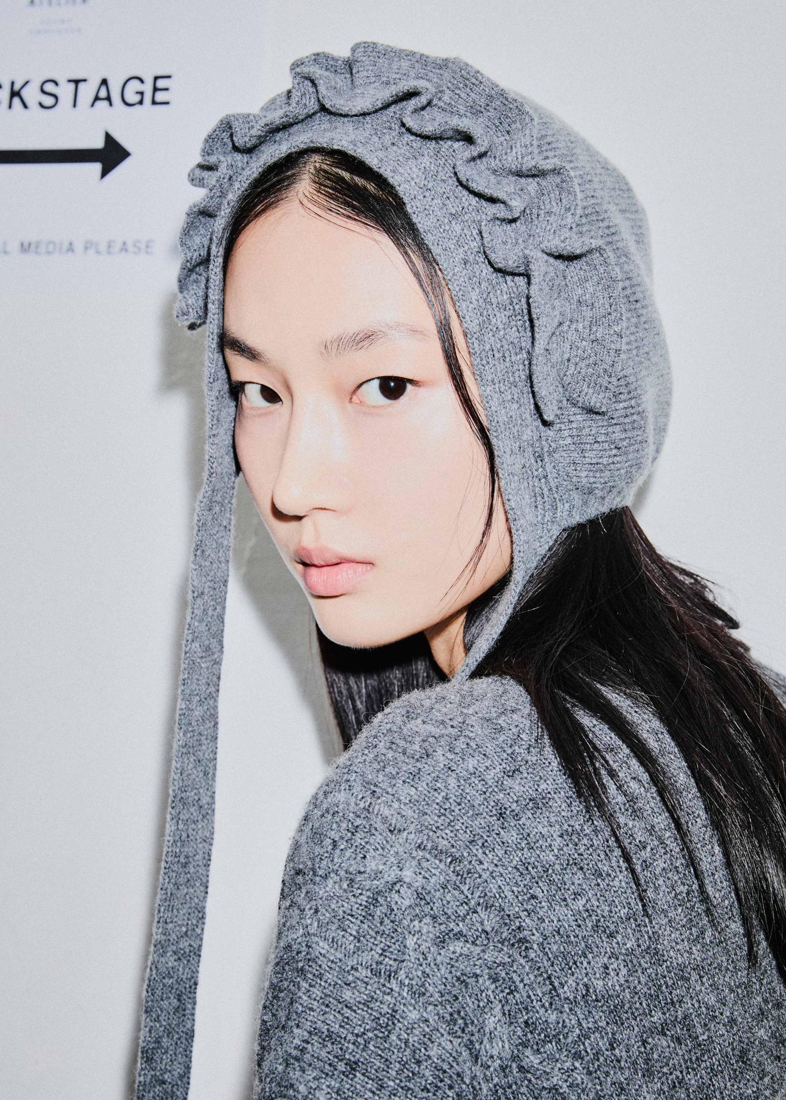 럭키슈에뜨 프릴 포인트 니트 바라클라바.