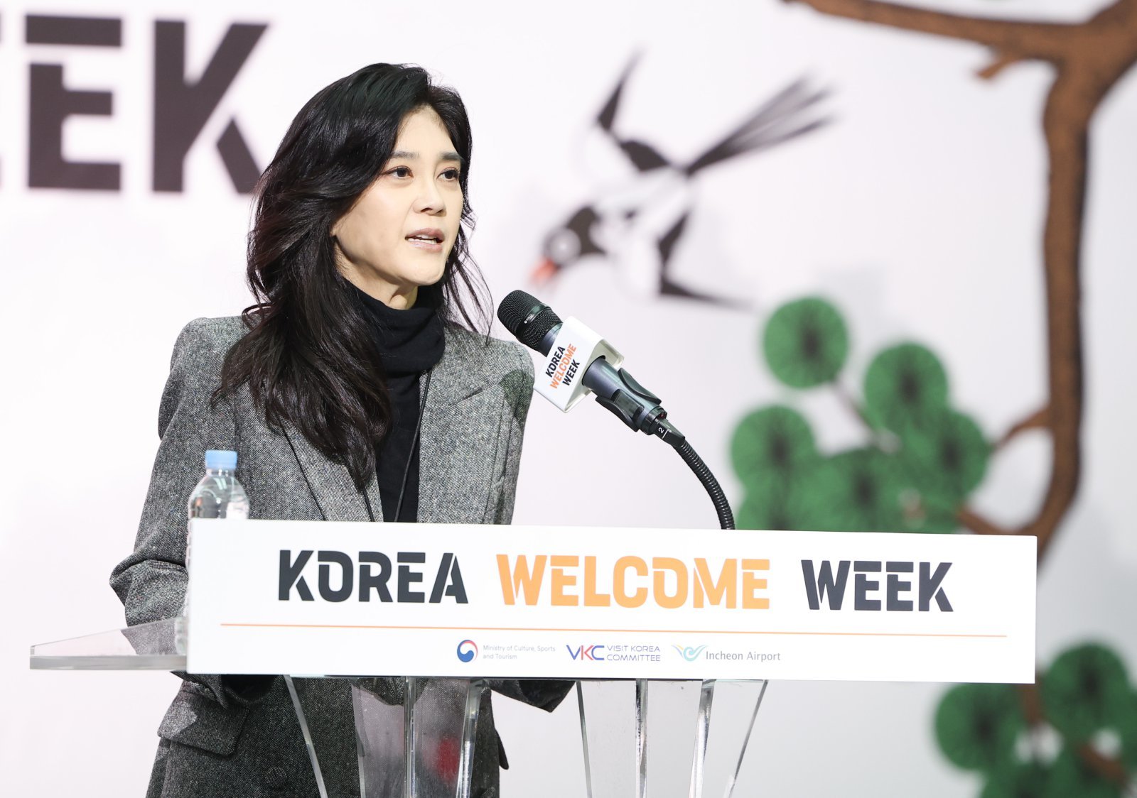 한국방문의해위원회 위원장인 이부진 호텔신라 대표이사 사장이 23일 인천국제공항 제1여객터미널 밀레니엄 홀에서 열린 2025년 하반기 환영주간 개막행사에서 인사말을 하고 있다. 2025.10.23 [인천공항=뉴시스]