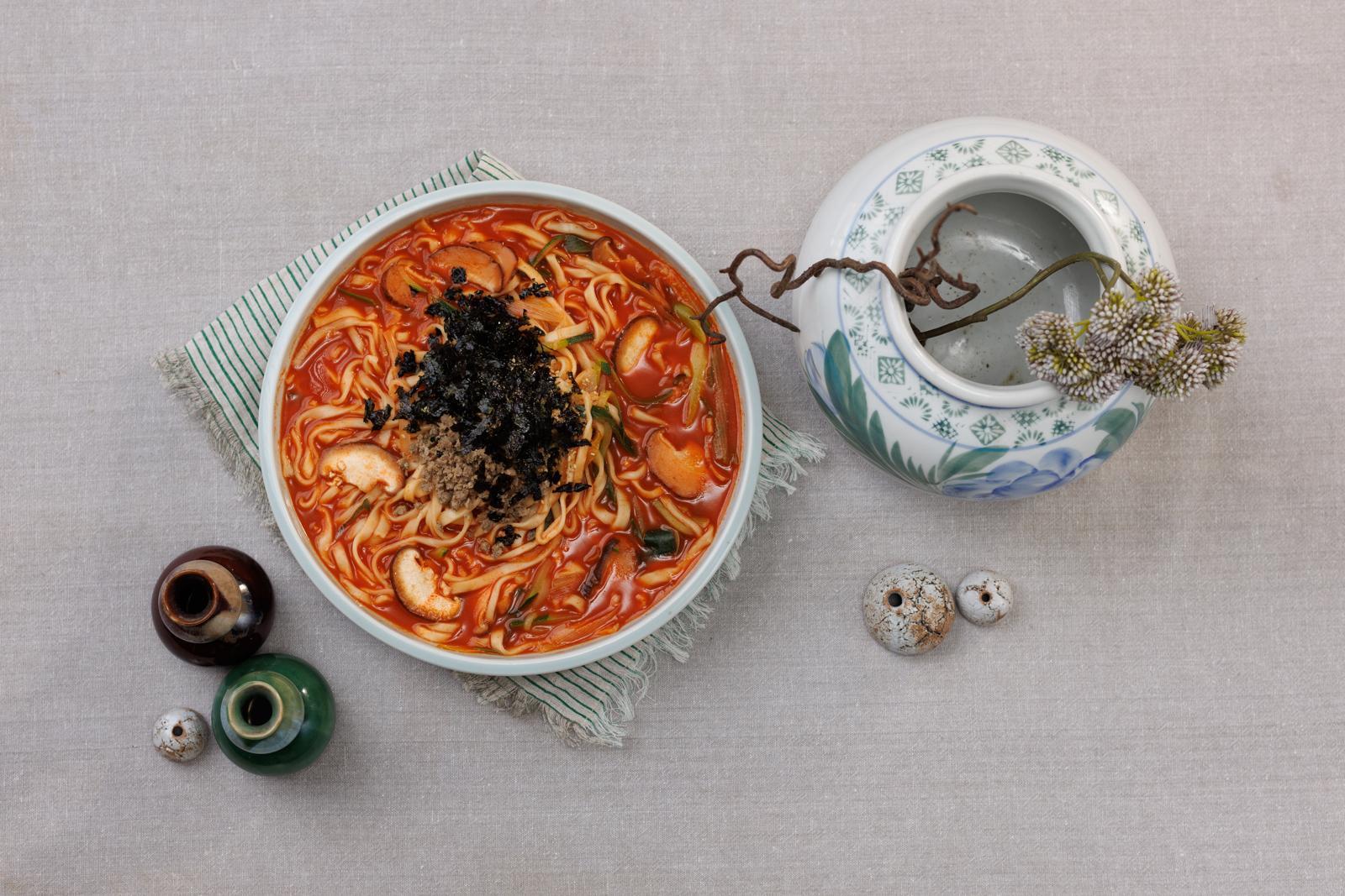 강릉의 대표 먹거리 장칼국수.