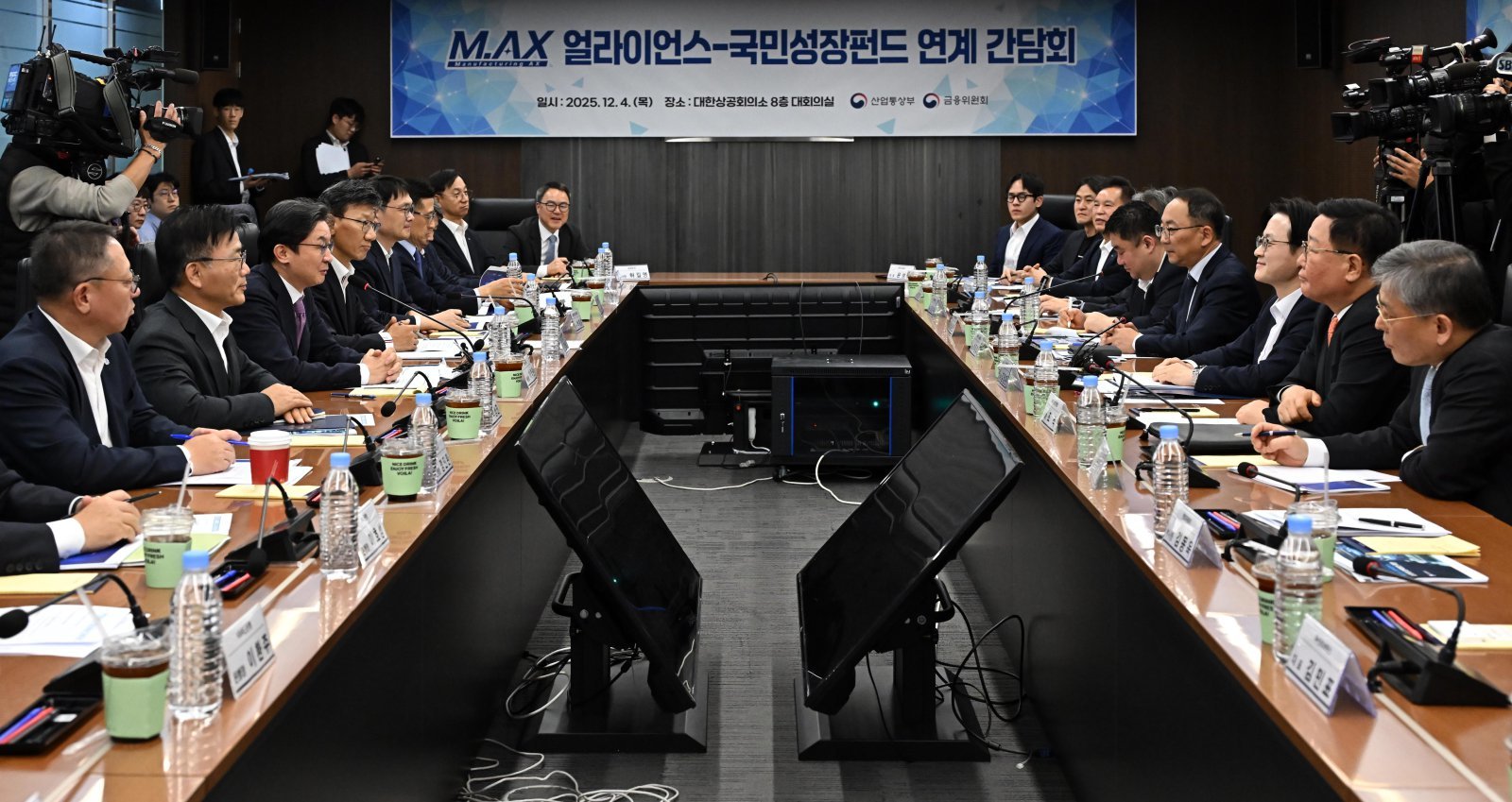 이억원 금융위원장이 4일 오후 서울 중구 대한상공회의소에서 열린 ‘M.AX 얼라이언스-국민성장펀드 연계 간담회’에서 모두발언을 하고 있다. (공동취재) 2025.12.04 [서울=뉴시스]