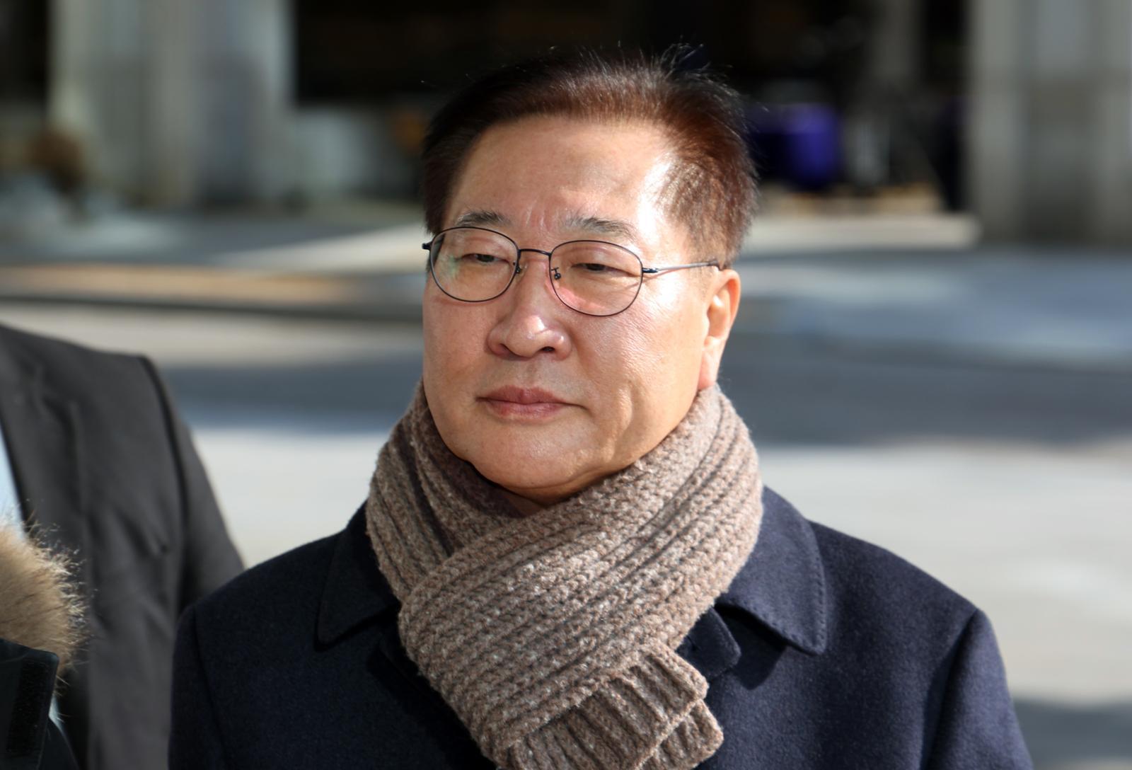 박성재 전 법무부 장관이 4일 오후 서울 서초구 내란 특검에 김건희씨 수사 무마 청탁 의혹 관련 조사를 받기 위해 출석하고 있다. 2025.12.4/뉴스1 ⓒ News1